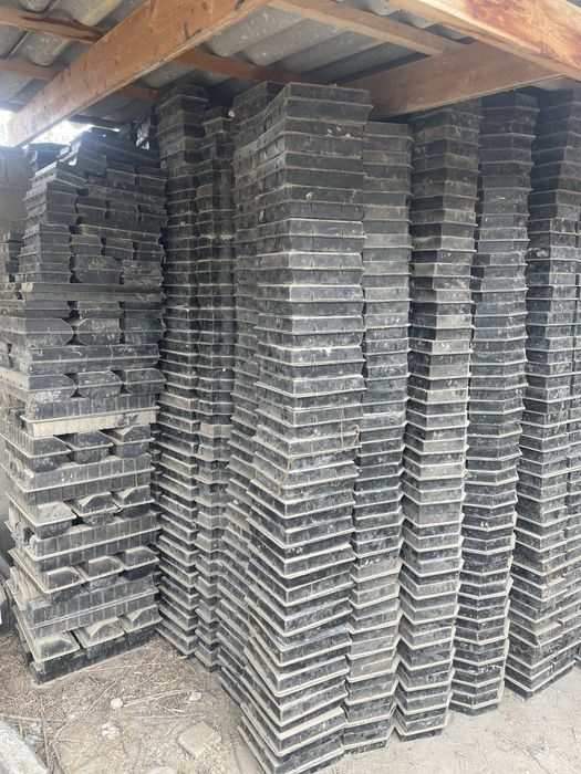 Bruschatka qoliplari sotiladi.