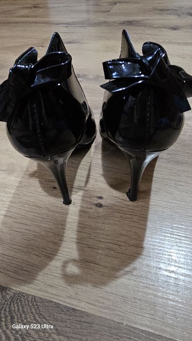 Продам туфли лакированные