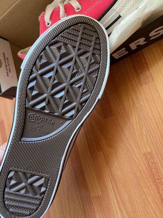 Teniși Converse noi