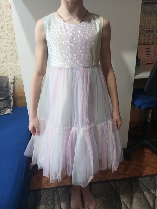 Красивое платье 6-7 лет