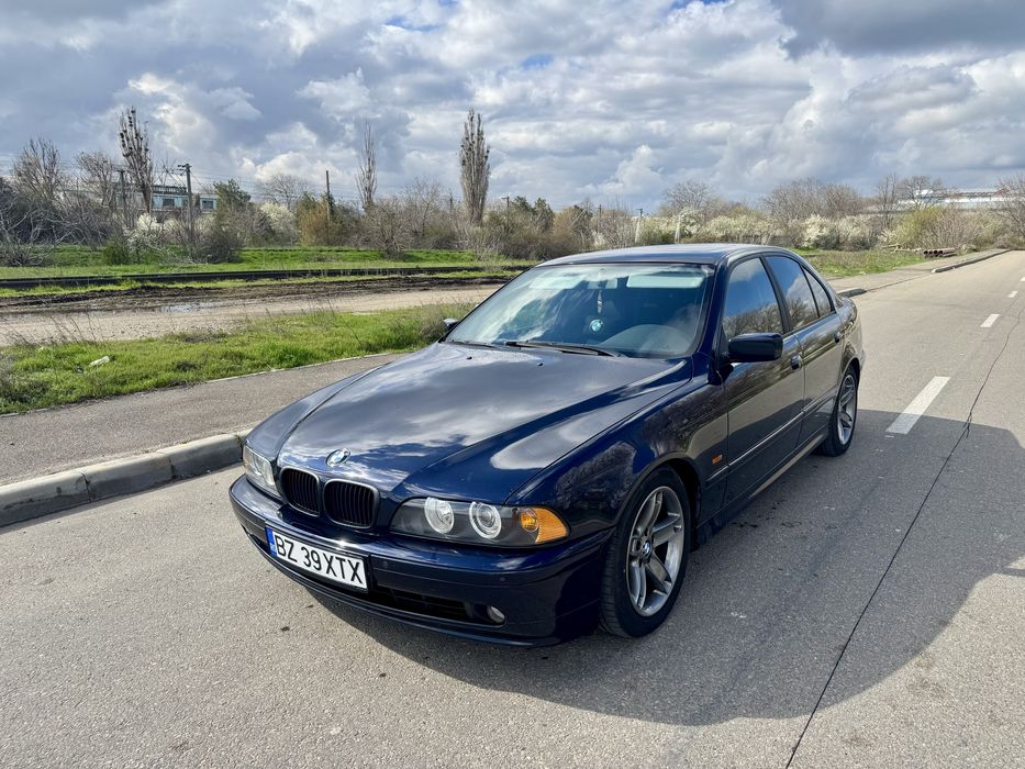 BMW   E39   520i.