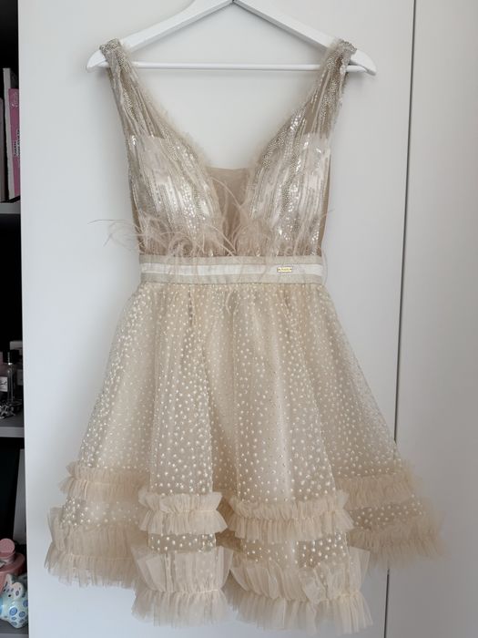 Официална рокля.