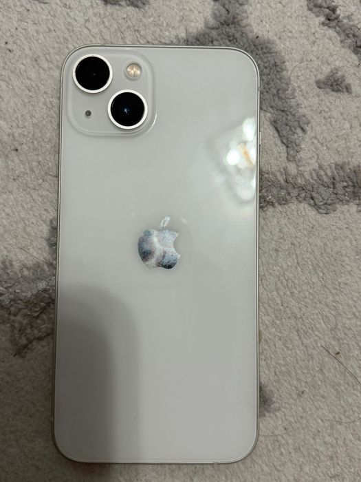 Iphone 13 белый.