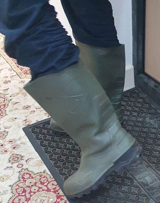 Продаётся резиновые сапоги