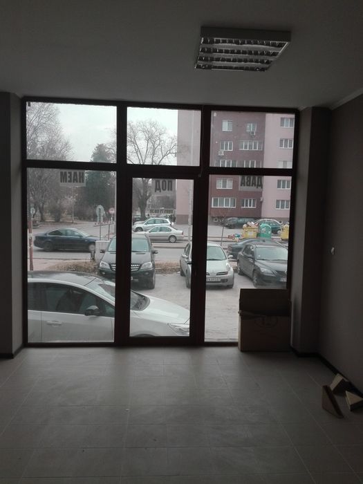 Дава се под наем Магазин в Пазарджик, Идеален център - 42 кв.м за 306 € - Снимка #3