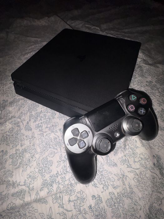 Продам б/у Ps4 (плейстейшен 4)