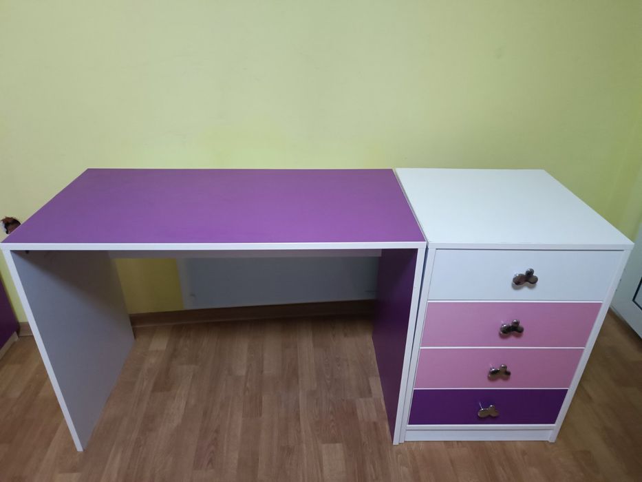 Продавам двуетажно легло и обзавеждане за детска стая