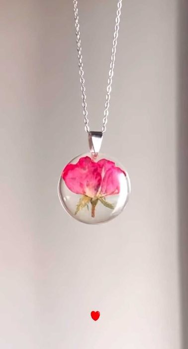 Медальони, обички,  химикали, ключодържатели ръчно изработени