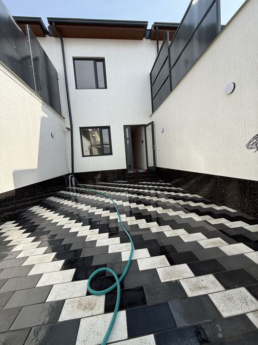 Сергели Хонабод  4 хона метро якин коттедж канализация бор 2 этажа кад