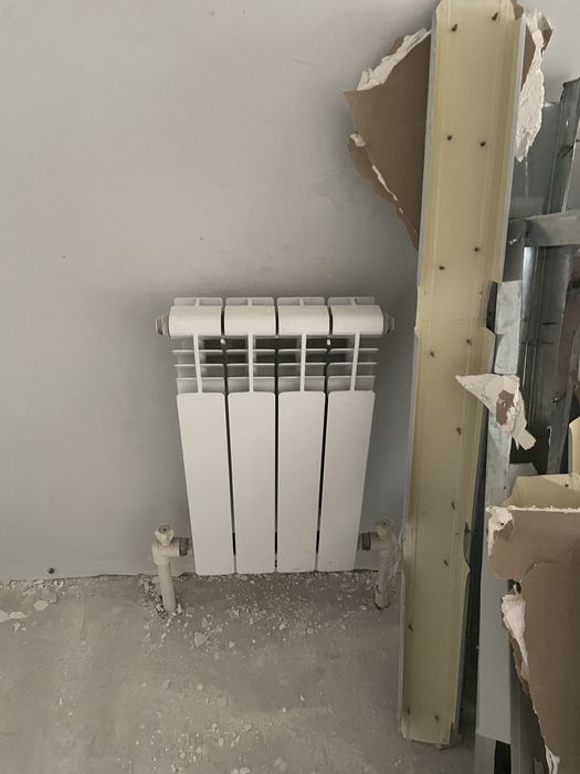 Батареи для обогрева и ванна