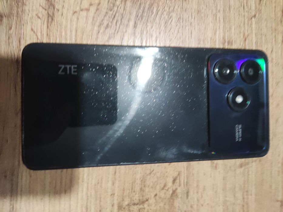 Срочно продам телефон ZTE a 36