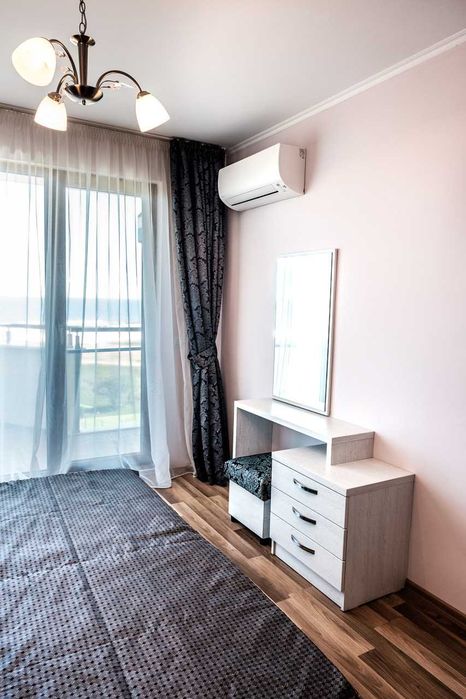 Чудесен Апартамент, първа линия море, от Алфа  Лонг Бийч