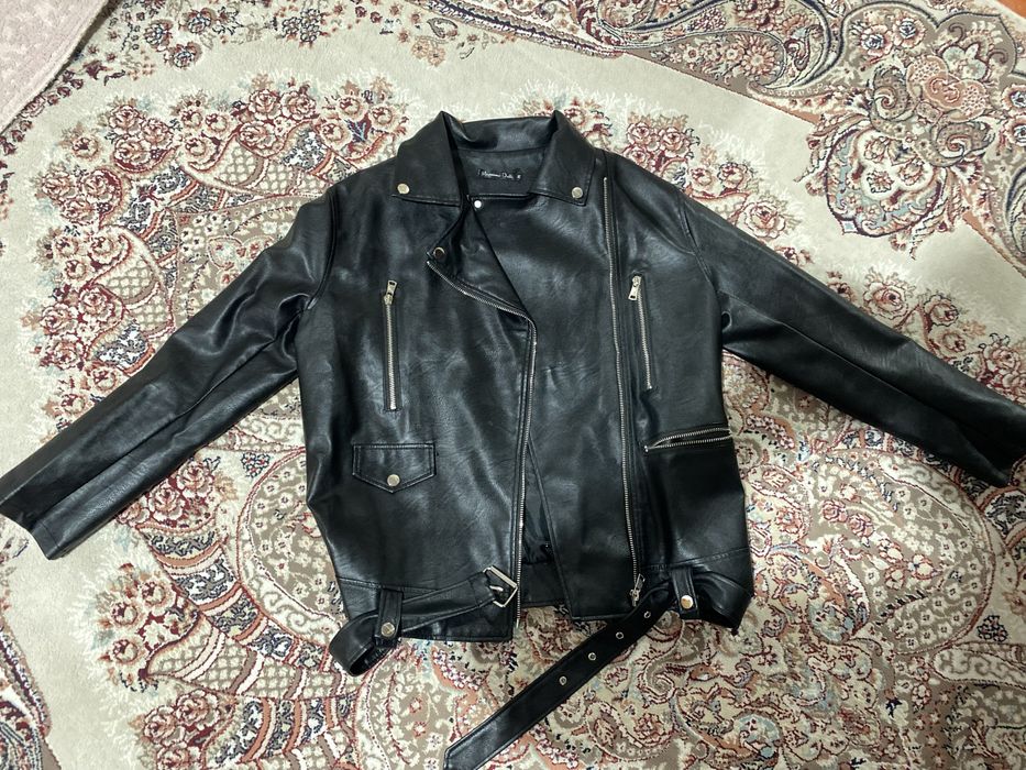 Сырт киімдер киілген