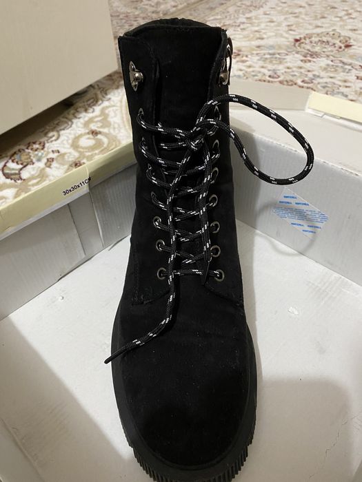 Продам зимние ботинки