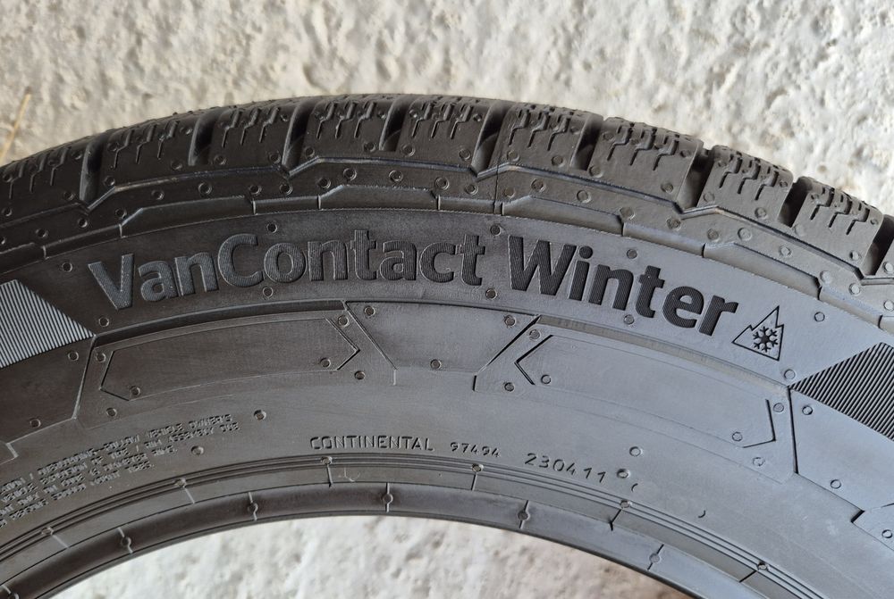 O bucată 175/75 R16C M+S iarnă - una Continental