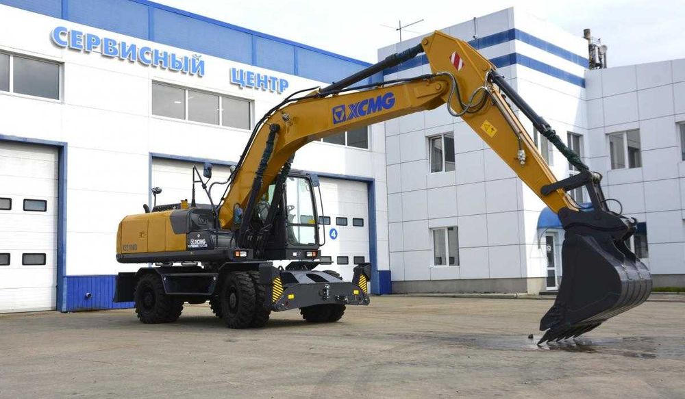 XCMG XE210WD — это более мощный и тяжелый колесный экскаватор