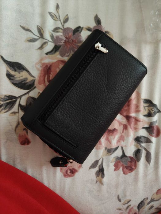 Ново дамско портмоне от естествена кожа