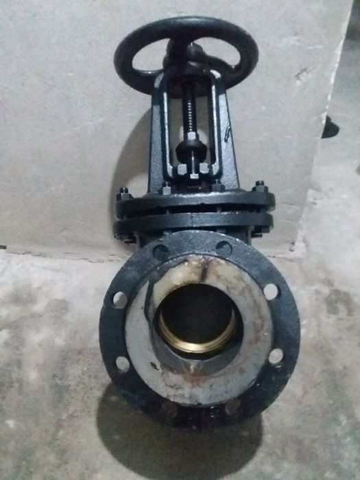 Задвижка  чугун Российский 30ч6бр Ду100 Ру16