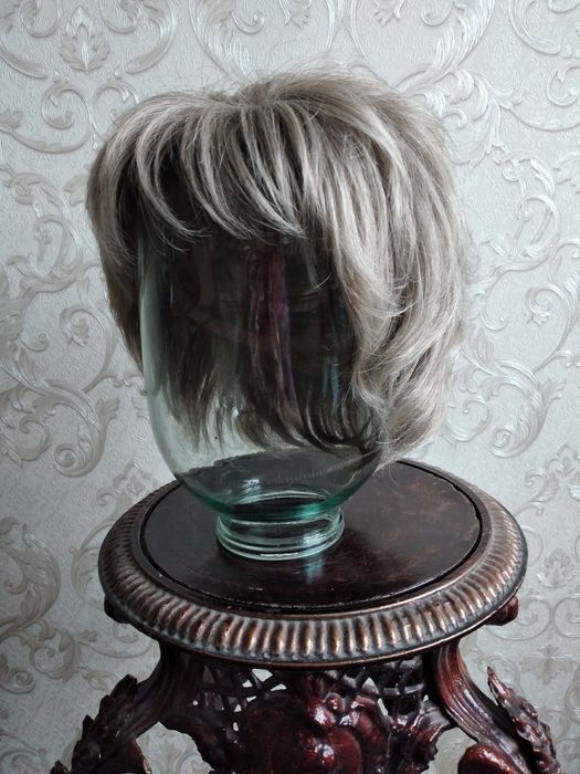 Парики женские новые.