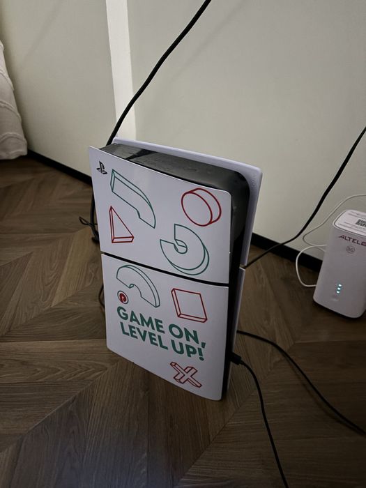 Продам Playstation 5 Slim 1TB с дисководом