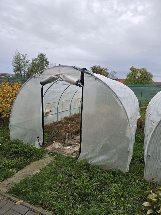 Solar cu carcasa si prelata
