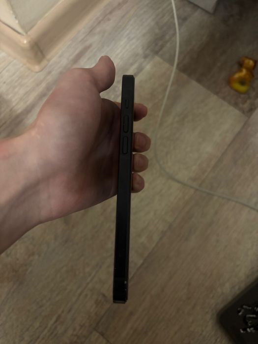 Обменяю айфон 12 128гб