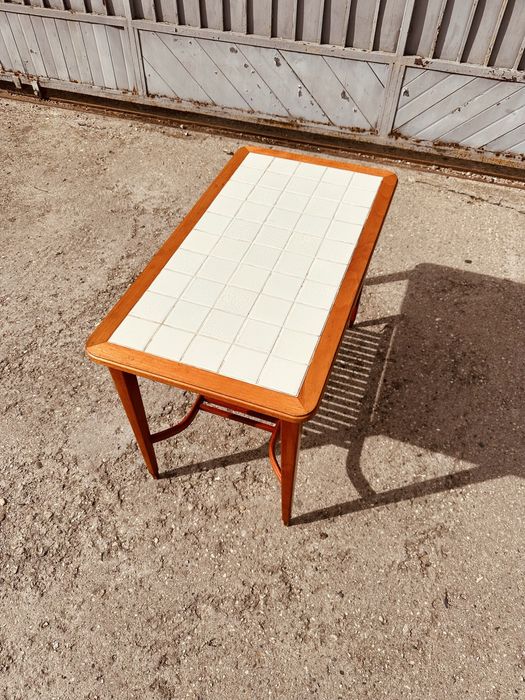 Винтидж холна маса – скандинавски дизайн в стила на Johannes Andersen