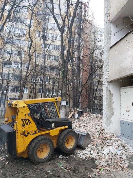 Lucrari bobcat demolari nivelari teren transport moloz