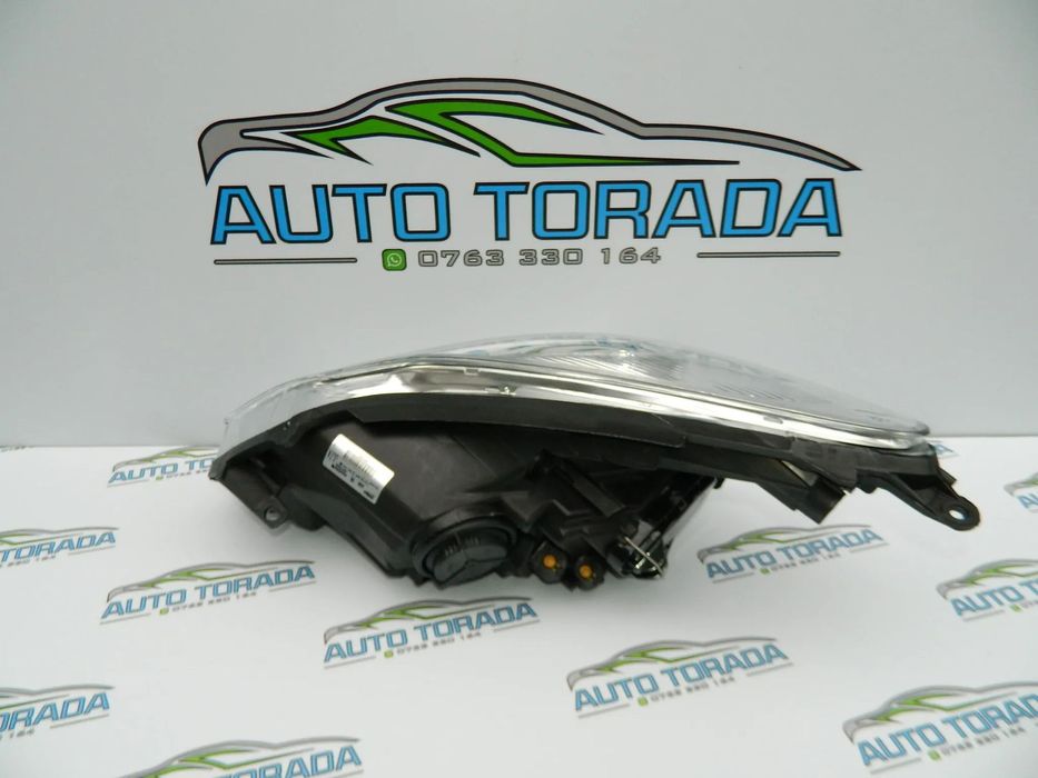 Faruri , Far stanga, Far dreapta Opel Corsa D Facelift an 2010 2011 2012 1013 2014 2015