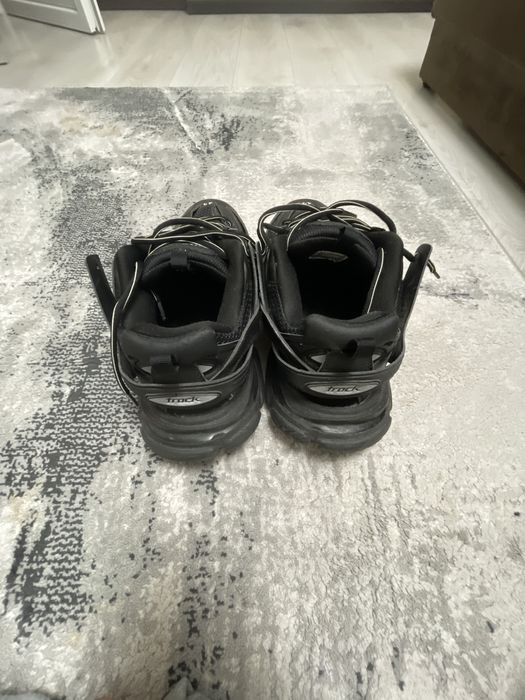 Balenciaga track black