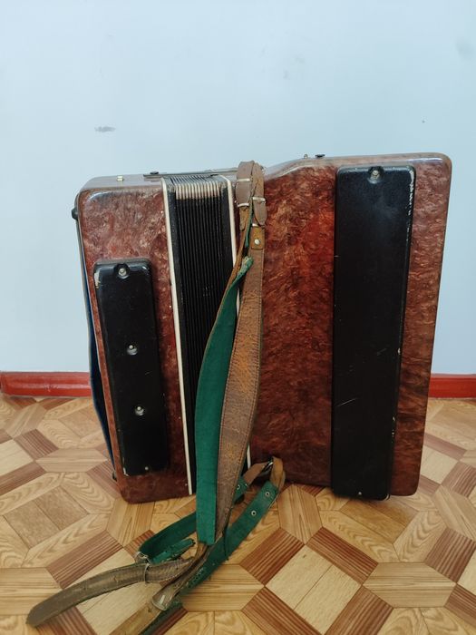 Продам аккордеон АТЛАС