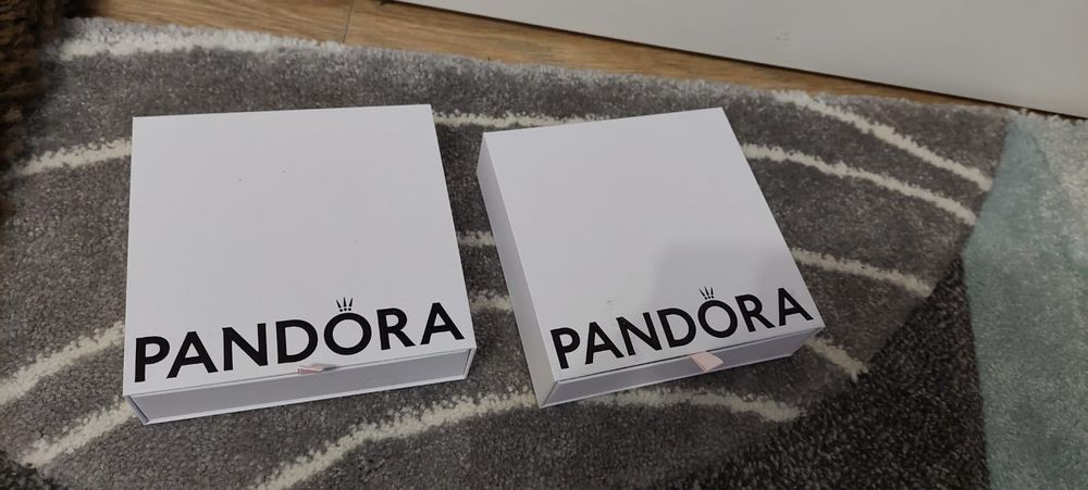 Cutii Pandora pentru coliere