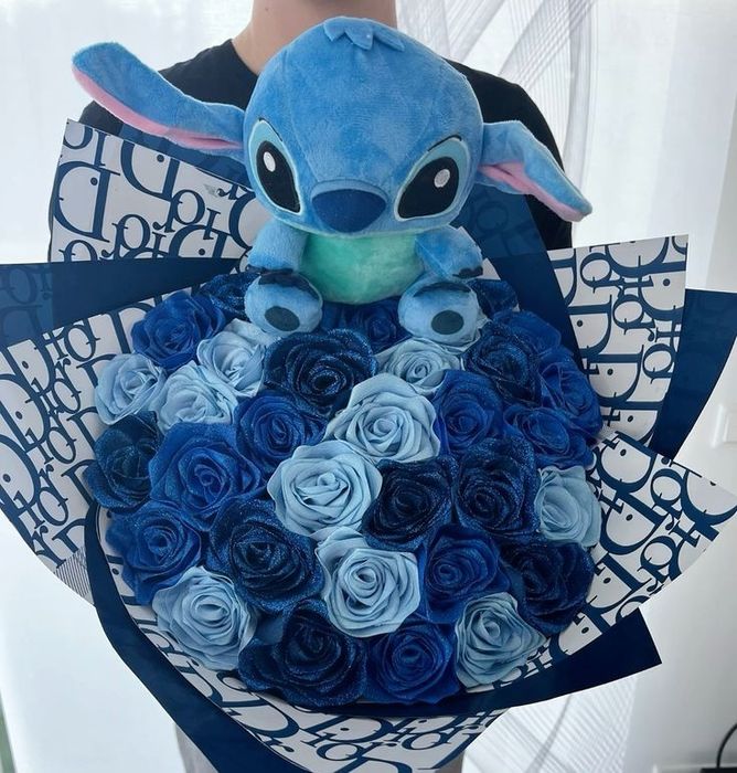 Букет Стич и вечни рози