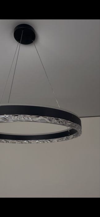 продам две люстры