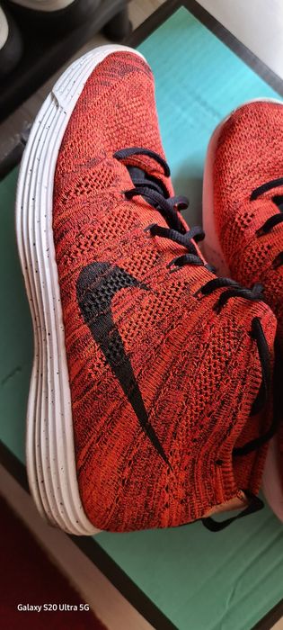 Adidasi Nike Flyknit Chukka
