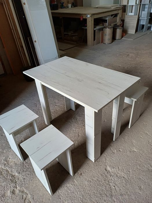 Стол с табуретками!!! Новый!!!