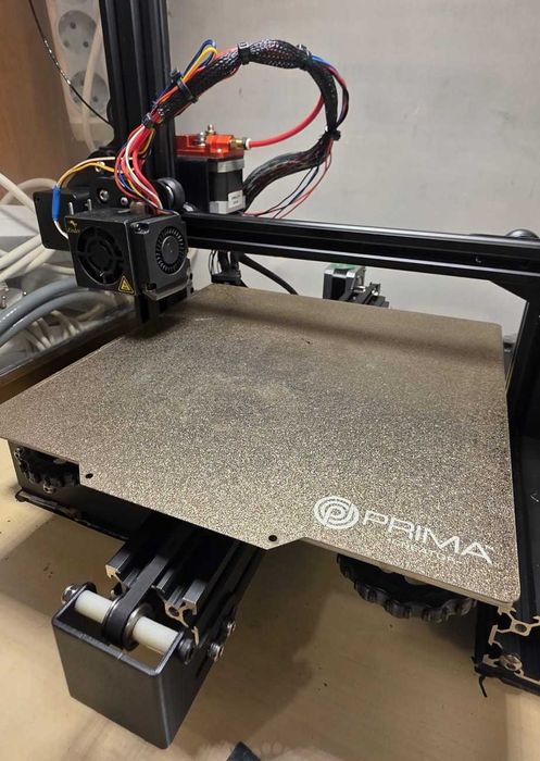 Imprimantă 3D Creality Ender 3 Pro cu upgrade-uri multiple, BLTouch, carcasă, accesorii multiple