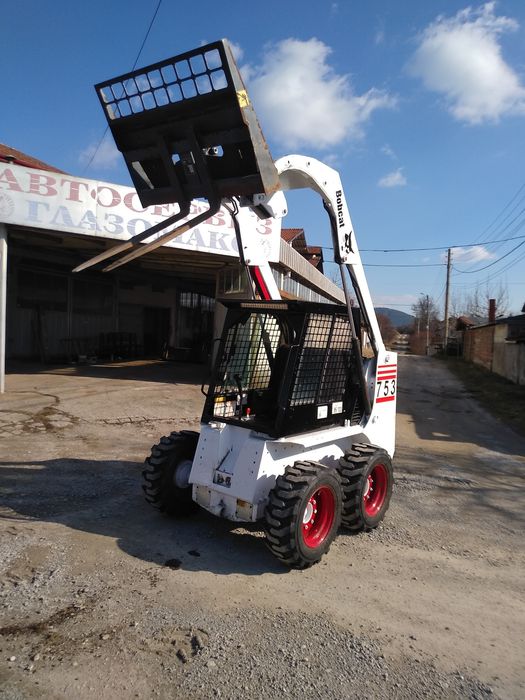 Бобкат/палетни вилици/скеле/контеинери/валяк