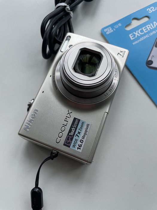 Aparat foto digital NIKON CoolPix S6150 TouchScreen Point and Shoot