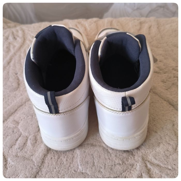 Продам кроссовки