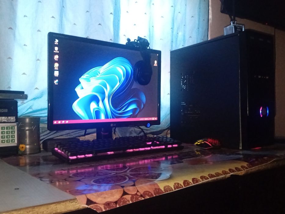 Unitate PC intel i5 l 8GB  RAM I SSD I SURSA 500w+monitor22"+wifi