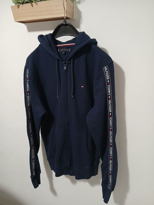 Hanorac Tommy Hilfiger cu glugă marimea M. Pt Barbati.