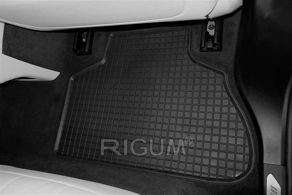 Гумени стелки или багажник BMW X5 G05 от 2018г.