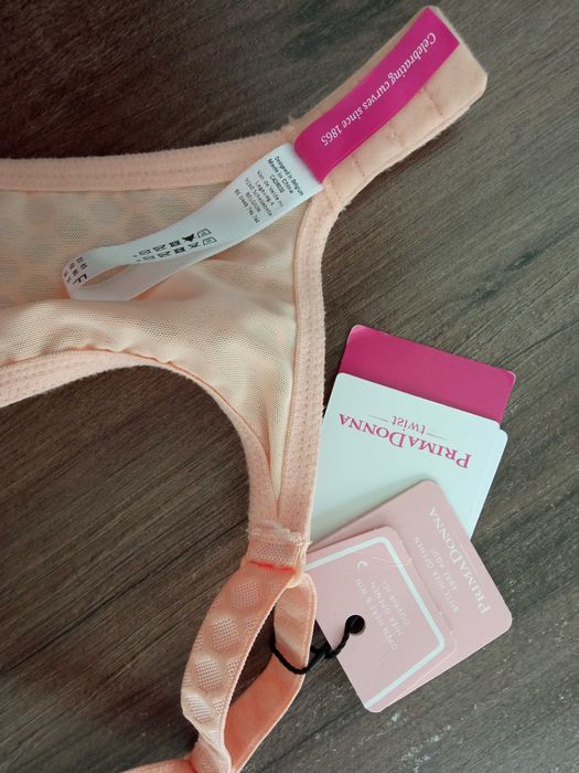 PRIMA DONNA TWIST сутиен с формована чашка  EU 65F, UK 30F, FR 80F