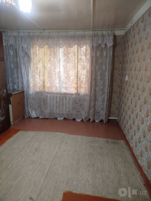 Продаю квартиру на спутнике 1,этаж1 чистая уютная рядом  остановка