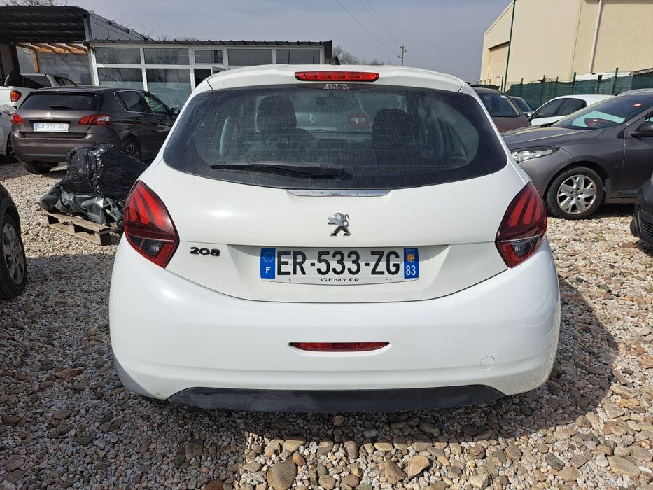 Пежо 208   1.6 HDI  2016г