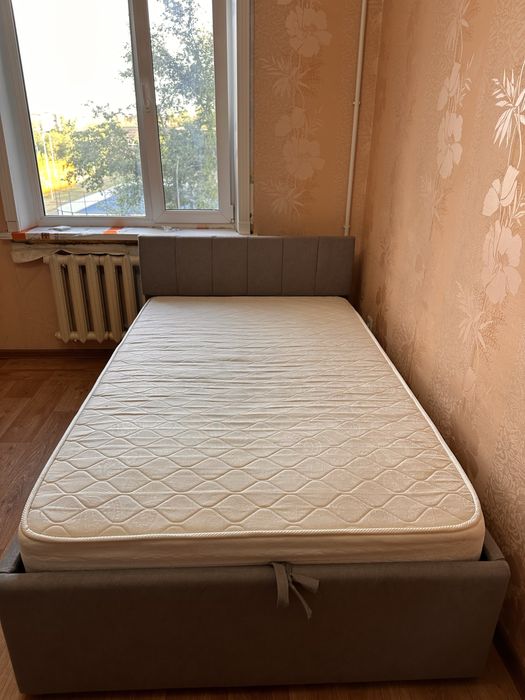 Продам кровать полутороспальную