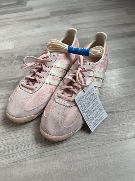 Кроссовки адидас