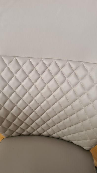 Scaune din imitatie de  piele ca noi