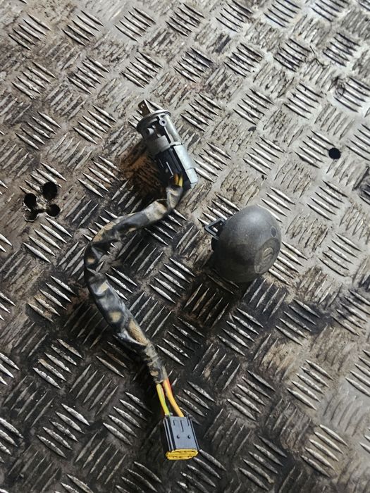 Contact cu bușon rezervor Dacia logan 2008